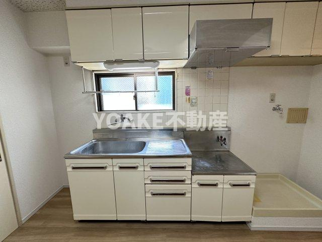 ソレイユイワサキのキッチン|別部屋の写真となります。現況優先。