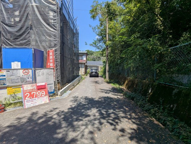瀬戸市萩殿町　全1棟の前面道路含む現地写真