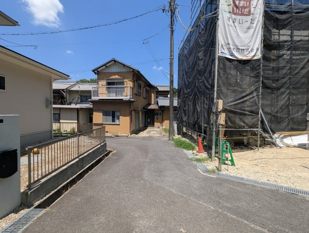 瀬戸市萩殿町　全1棟の前面道路含む現地写真