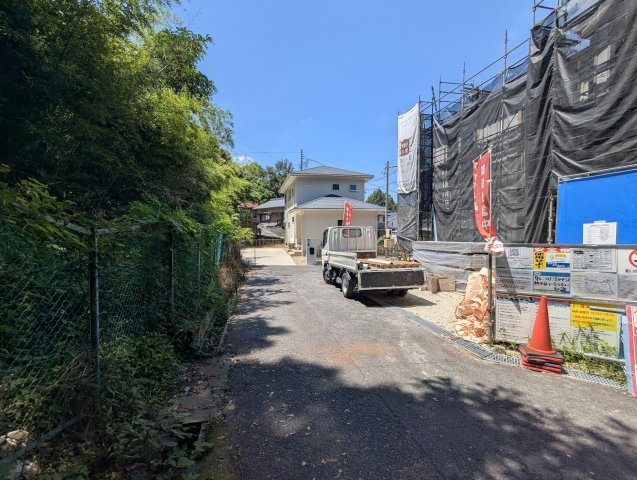 瀬戸市萩殿町　全1棟の前面道路含む現地写真