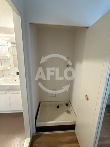 日宝ロイヤルハイツ桑津　桑津小学校区の洗面所|日宝ロイヤルハイツ桑津　室内洗濯機置場