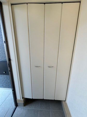 北諸県郡三股町五本松の新築一戸建の玄関|玄関収納