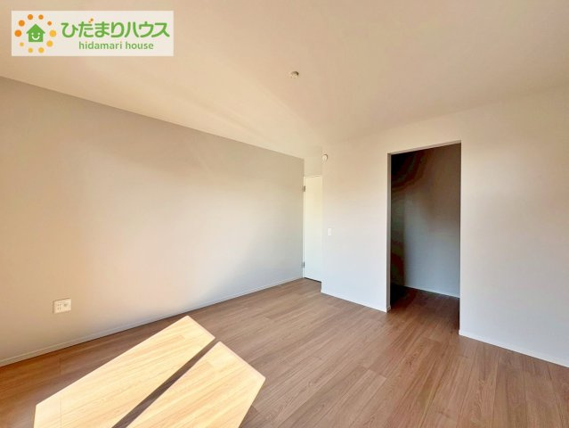 那珂市菅谷11期　新築戸建の寝室|広めの主寝室は、ベッドの他にもパソコンデスクやドレッサーなども置けちゃいます(*^-^*)