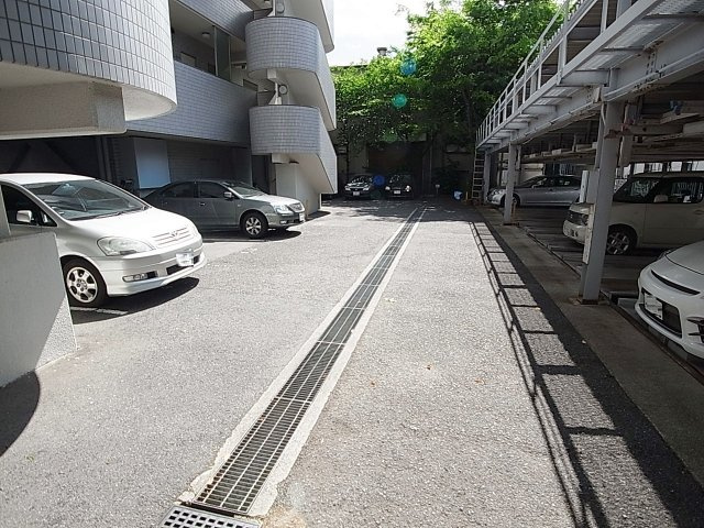 兵庫駅前アーバンライフの駐車場|敷地内駐車場