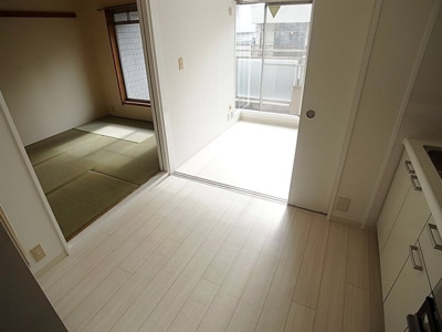 【居間・リビング】 | 兵庫駅前アーバンライフ | ダイニングスペース使い勝手良好