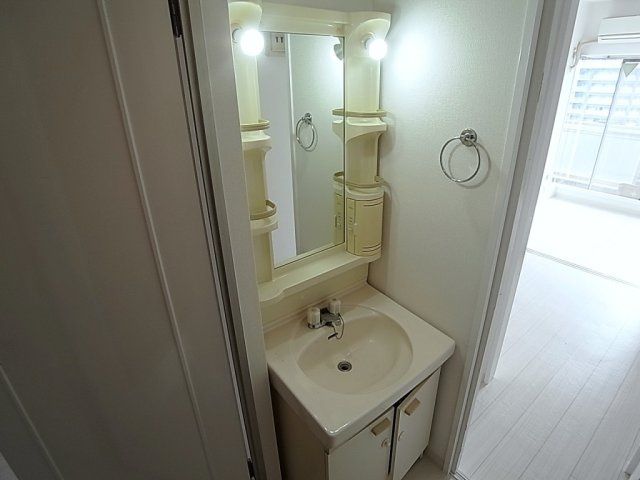 兵庫駅前アーバンライフの洗面所|独立洗面台