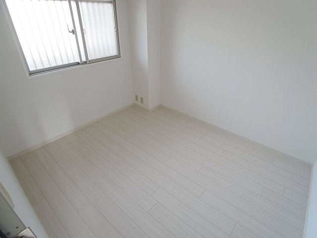 兵庫駅前アーバンライフの内装|窓が大きく明るい室内