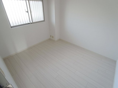 【内装】 | 兵庫駅前アーバンライフ | 窓が大きく明るい室内