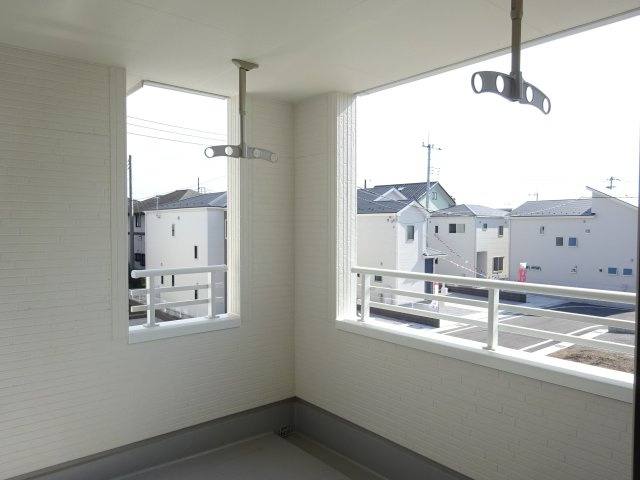 リーブルガーデンS富岡市下高瀬第１　１号棟のバルコニー|陽当たり良好なインナーバルコニーです