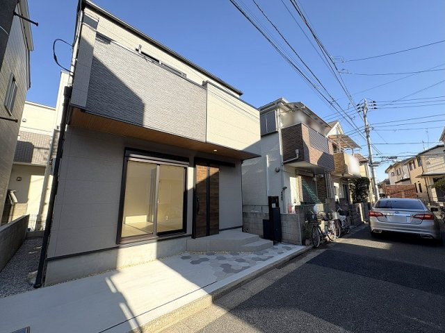 【前面道路含む現地写真】 | 練馬区西大泉1丁目　新築一戸建住宅　全1棟　(保谷店) | 保育園、幼稚園、小学校まで徒歩10分圏内なのでお子様がいるご家庭も安心。