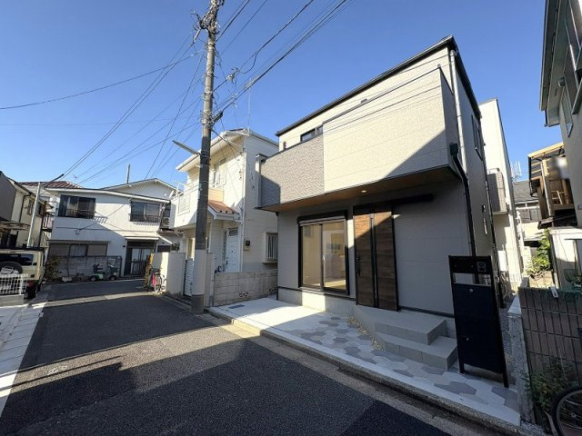 【前面道路含む現地写真】 | 練馬区西大泉1丁目　新築一戸建住宅　全1棟　(保谷店) | スーパーまで徒歩5分の近さ　毎日のお買い物も快適です。