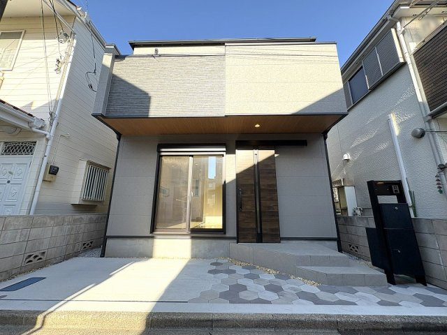 【外観】 | 練馬区西大泉1丁目　新築一戸建住宅　全1棟　(保谷店) | 2025年12月撮影/スーパー・小学校が近く住環境良好な2DKの新築一戸建住宅！建物完成し実際に室内の見学が可能です。お問い合わせの上、ぜひ現地をご確認ください！