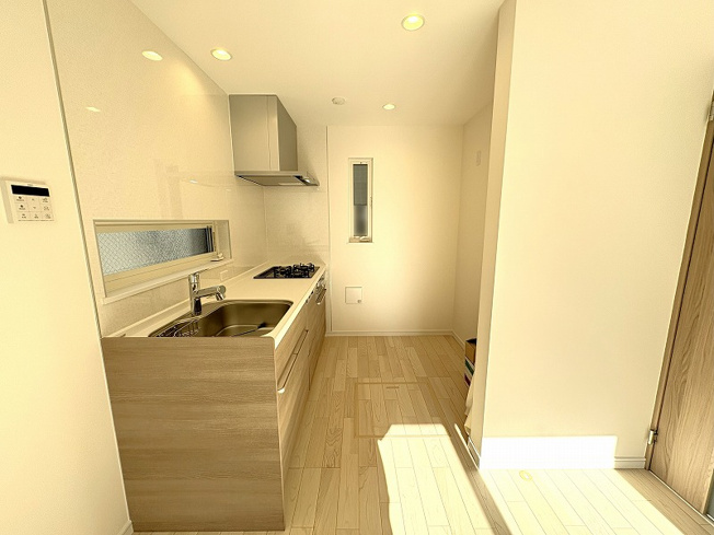 【キッチン】 | 練馬区西大泉1丁目　新築一戸建住宅　全1棟　(保谷店) | 足元には調味料のストック置き場にも便利な床下収納付き。