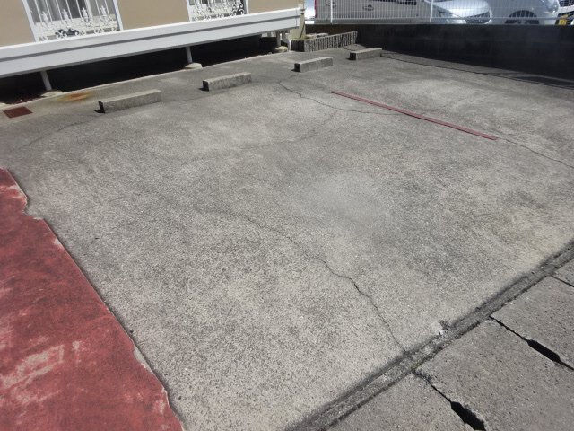 メゾン・ド・クレールの駐車場