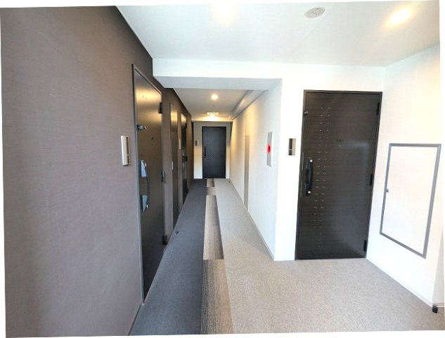 CLARITIA ASAKUSAの設備|瀟洒で足音を吸収し滑りにくいカーペット敷の内廊下設計です