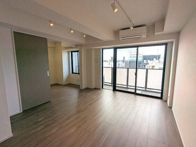 CLARITIA ASAKUSAの設備|LDKにエアコン・スポットライト、洋室にエアコン・照明付き