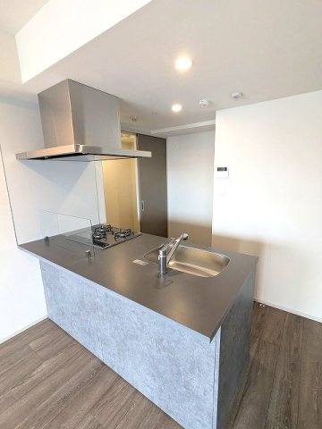 CLARITIA ASAKUSAの設備|グリル付きガス3口システムキッチン、瀟洒でお手入れ楽なガラストップコンロです