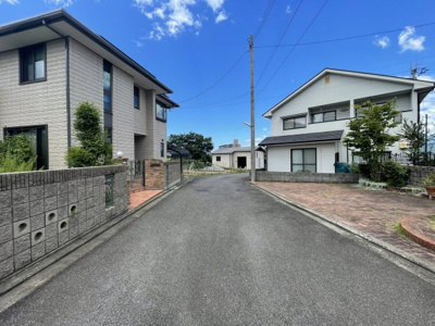 【前面道路含む現地写真】 | 売地　衣山5丁目