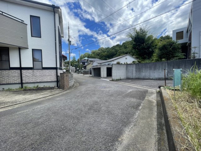 【前面道路含む現地写真】 | 売地　衣山5丁目
