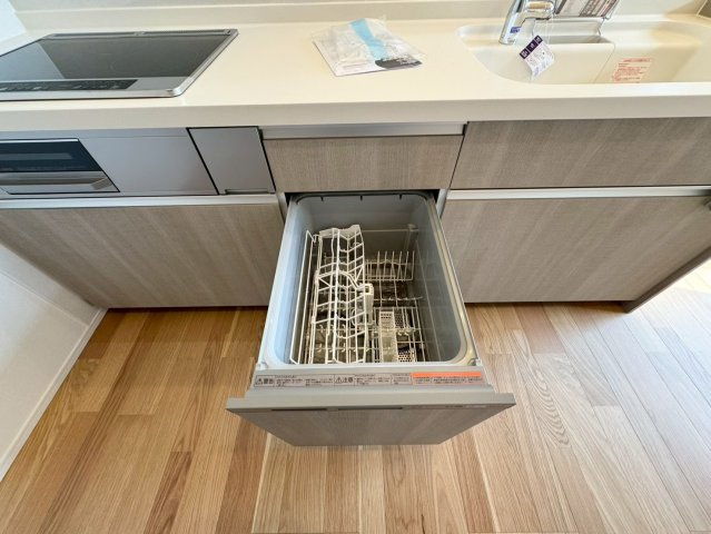 SUN COURTーサンコート－小倉南区横代北町４丁目【小倉南区　新築戸建て】のキッチン|食器洗乾燥機付で忙しいママをサポート　【小倉南区　新築戸建て】