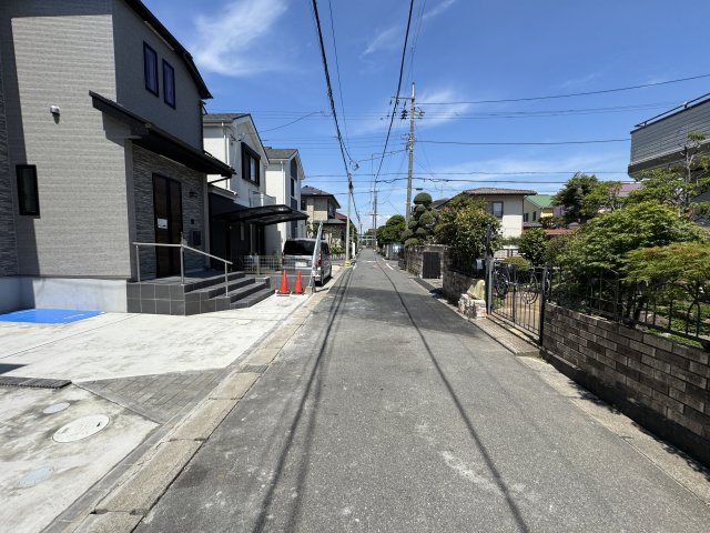 市川市本北方１丁目新築戸建【冨貴島小学校：7分】の前面道路含む現地写真|北東側前面道路