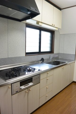 パルティータのキッチン|コンパクトなキッチンで掃除もラクラク