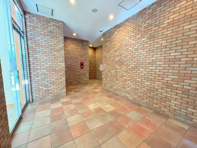 レジディア新大阪2のロビー