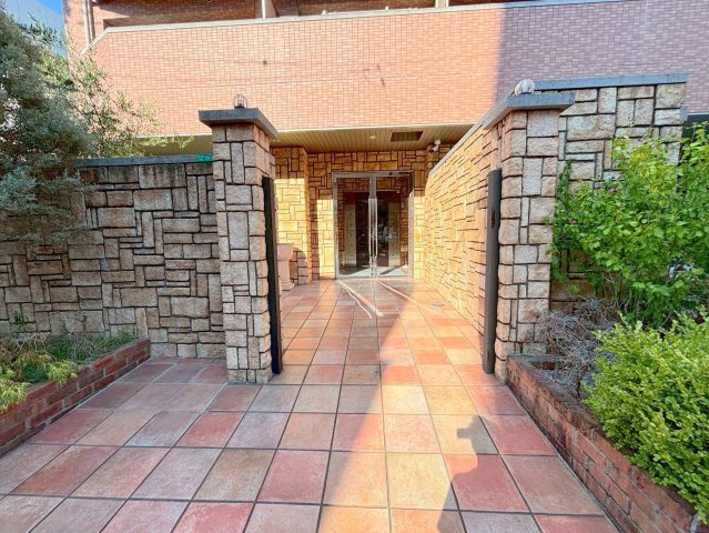 レジディア新大阪2のエントランス