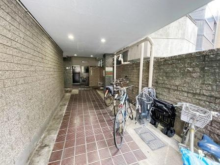 第６不二ハイツのエントランス