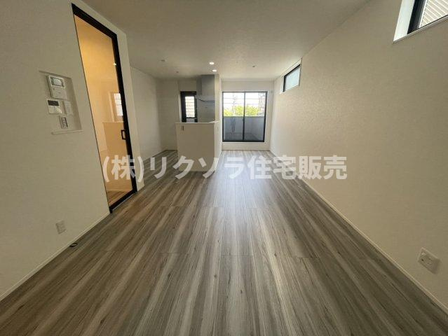 田井西町　新築一戸建ての居間・リビング|LDK16.2帖
■物件内覧・資金計画相談・住宅ローン相談、リフォーム相談、お問合せ受付中■
※当日・翌日のご内覧、ご相談はお電話でのお問合せがスムーズです！