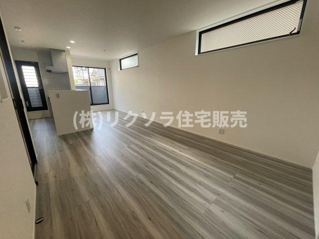 田井西町　新築一戸建ての居間・リビング|LDK16.2帖
■物件内覧・資金計画相談・住宅ローン相談、リフォーム相談、お問合せ受付中■
※当日・翌日のご内覧、ご相談はお電話でのお問合せがスムーズです！