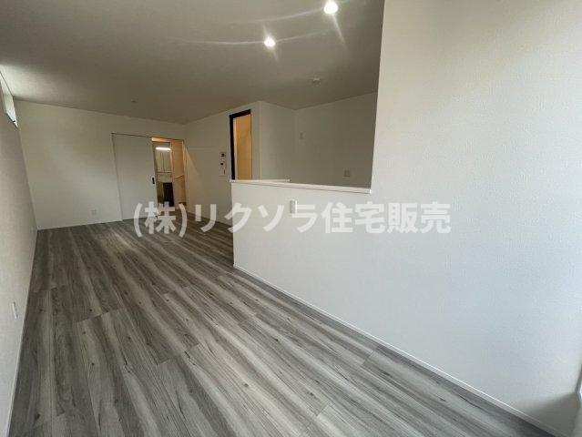 田井西町　新築一戸建ての居間・リビング|LDK16.2帖
■物件内覧・資金計画相談・住宅ローン相談、リフォーム相談、お問合せ受付中■
※当日・翌日のご内覧、ご相談はお電話でのお問合せがスムーズです！