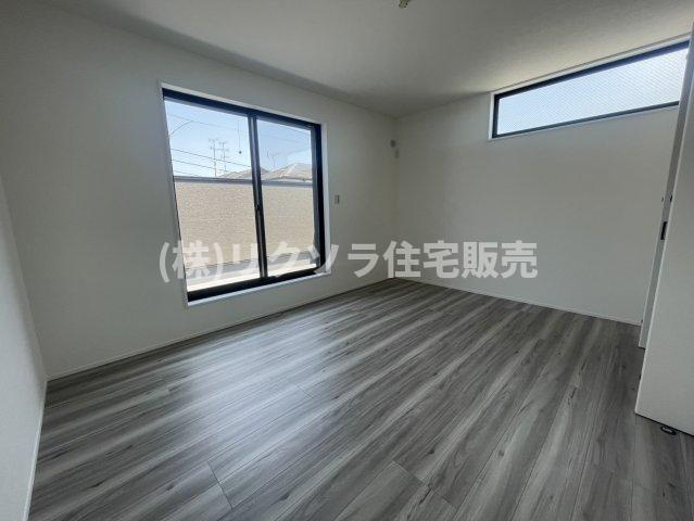 田井西町　新築一戸建ての寝室|洋室6.6帖　ウォークインクローゼット付き
■物件内覧・資金計画相談・住宅ローン相談、リフォーム相談、お問合せ受付中■
※当日・翌日のご内覧、ご相談はお電話でのお問合せがスムーズです！