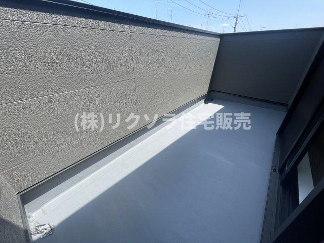 田井西町　新築一戸建てのバルコニー|塀が高くプライベートを守れるワイドバルコニー
■物件内覧・資金計画相談・住宅ローン相談、リフォーム相談、お問合せ受付中■
※当日・翌日のご内覧、ご相談はお電話でのお問合せがスムーズです！