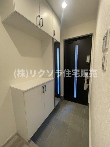 田井西町　新築一戸建ての収納|玄関シューズボックス　姿見付き
■物件内覧・資金計画相談・住宅ローン相談、リフォーム相談、お問合せ受付中■
※当日・翌日のご内覧、ご相談はお電話でのお問合せがスムーズです！
