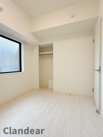 アクシルコート竹の塚の洋室|ドキドキの新生活も、安心してスタート。ぴったりの住まいを見つけませんか？クランディアが一緒に住まい選びをサポートします‼　まずは、お気軽にお問合せください　＃クランディア※インテリアはイメージです