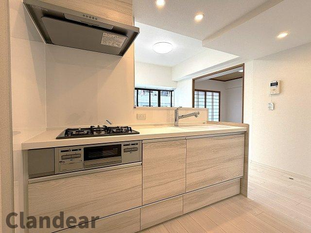アクシルコート竹の塚のキッチン|ドキドキの新生活も、安心してスタート。ぴったりの住まいを見つけませんか？クランディアが一緒に住まい選びをサポートします‼　まずは、お気軽にお問合せください　＃クランディア※インテリアはイメージです