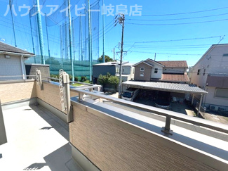 【バルコニー】 | 瑞穂市生津リフォーム済み中古住宅築15年！使いやすいオープンキッチン♪ | 瑞穂市生津リフォーム済み中古住宅築15年！使いやすいオープンキッチン♪サービスルームのある4SLDK！