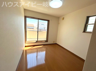 【洋室】 | 瑞穂市生津リフォーム済み中古住宅築15年！使いやすいオープンキッチン♪ | 瑞穂市生津リフォーム済み中古住宅築15年！使いやすいオープンキッチン♪サービスルームのある4SLDK！