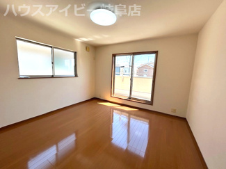 【洋室】 | 瑞穂市生津リフォーム済み中古住宅築15年！使いやすいオープンキッチン♪ | 瑞穂市生津リフォーム済み中古住宅築15年！使いやすいオープンキッチン♪サービスルームのある4SLDK！