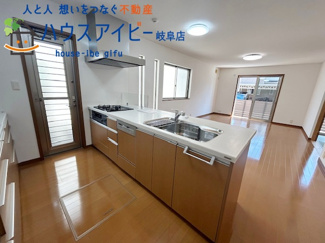 【キッチン】 | 瑞穂市生津リフォーム済み中古住宅築15年！使いやすいオープンキッチン♪ | 瑞穂市生津リフォーム済み中古住宅築15年！使いやすいオープンキッチン♪サービスルームのある4SLDK！
