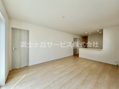 【居間・リビング】 | 周智郡森町円田 新築一戸建て 1号棟 | LDK16帖