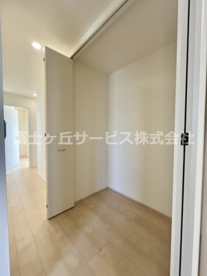 【収納】 | 周智郡森町円田 新築一戸建て 1号棟 | 廊下に大きな収納があります