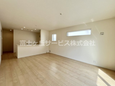 【居間・リビング】 | 周智郡森町円田 新築一戸建て 1号棟 | LDK16帖