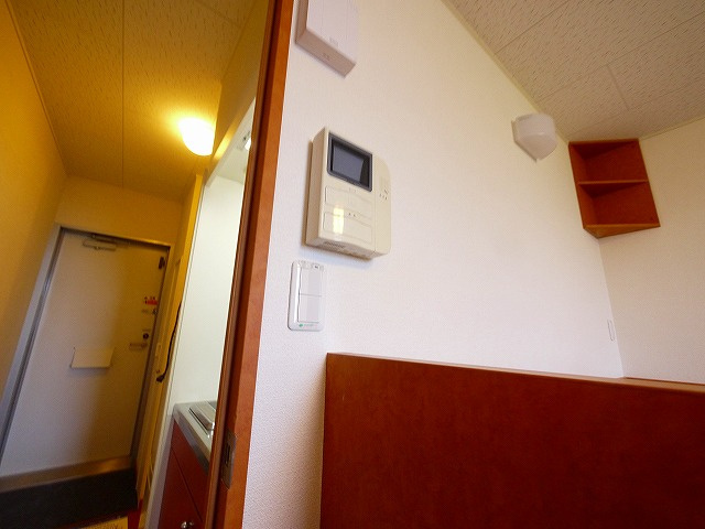 レオパレスプラヌス木津のセキュリティ|モニター付きインターホンです