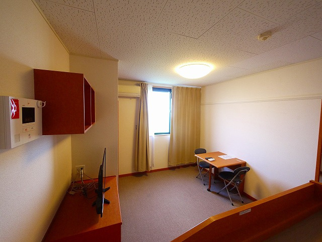 レオパレスプラヌス木津の寝室|開放的な寝室です