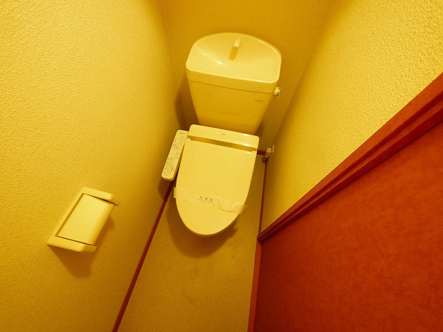レオパレスプラヌス木津のトイレ|ゆったりとした空間のトイレです