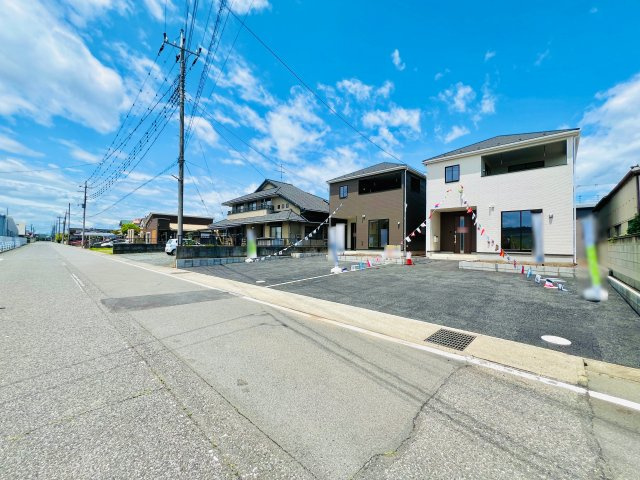 伊勢崎市富塚町の前面道路含む現地写真|閑静な住宅地◎
交通量も少なく、駐車も楽々♪