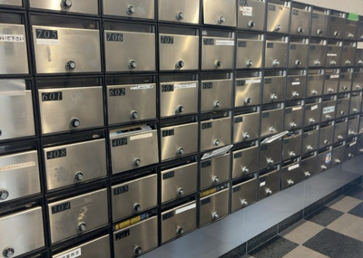 【設備】 | ライオンズマンション相模原第八 | エントランス付近に設置されている集合ポストは、住んでいる部屋と離れているため、ポストをあさるなど誰かに何かされていても被害に気づきにくいです。入居する時には他人に特定されにくい番号で鍵をかけましょう！