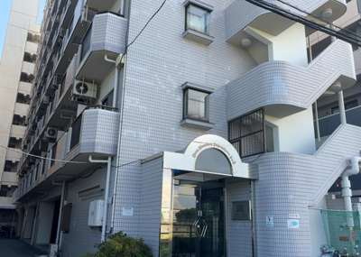 【構造・工法・仕様】 | ライオンズマンション相模原第八 | ＲＣ造、Reinforced Concreteは直訳すると補強されたコンクリートです。主に柱や梁・床・壁が鉄筋とコンクリートで構成おり、鉄筋を組んだ型枠にコンクリートを流し込んで固めたものを指します。